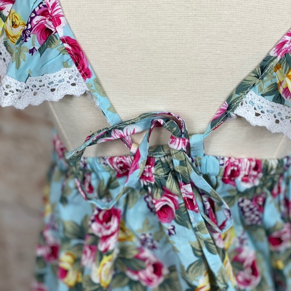 HP-NWT Tip Toeing Roses Crochet Hem Dress - Picture 11 of 12